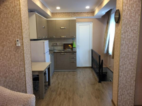 Lori Flat, Batumi